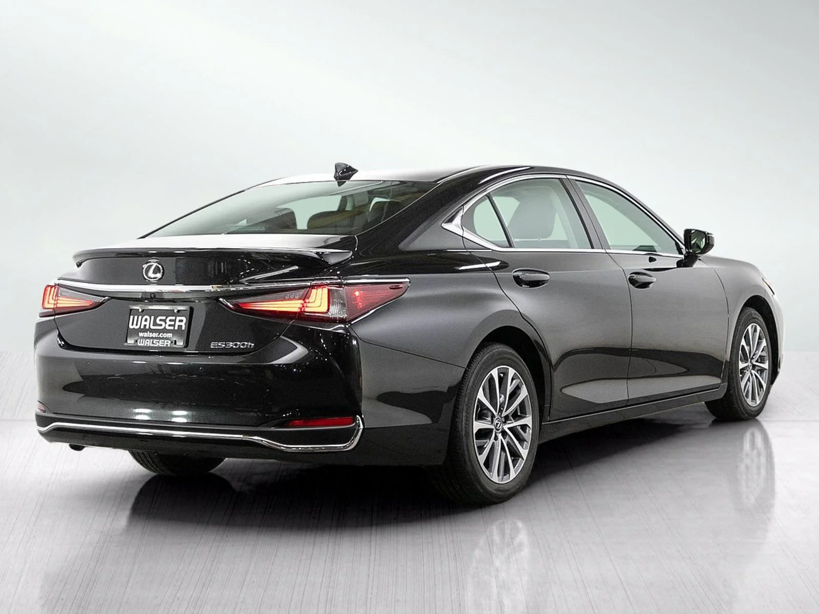 Used 2025 Black Lexus ES 300h F Sport Handling image 5