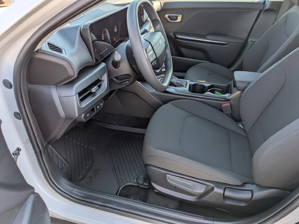 New 2027 Snow White Pearl Kia LXS image 45
