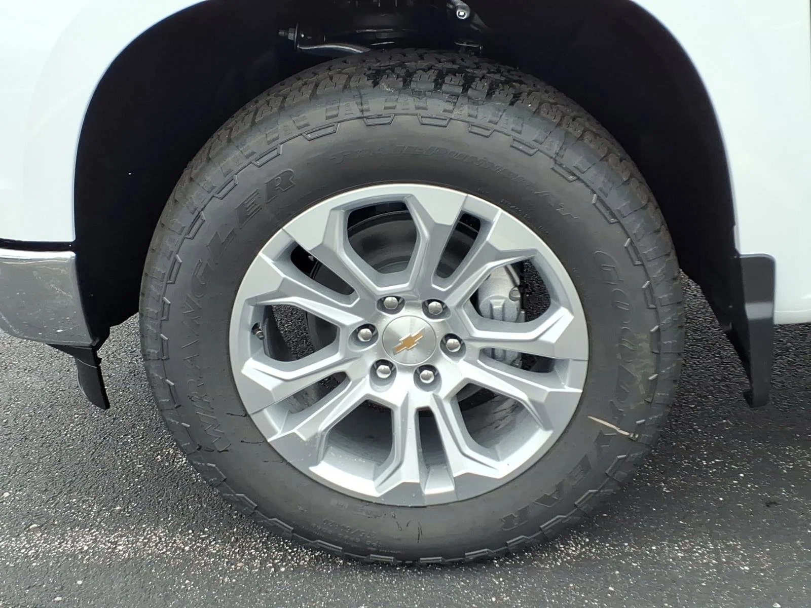 New 2026 Summit White Chevrolet LTZ image 20