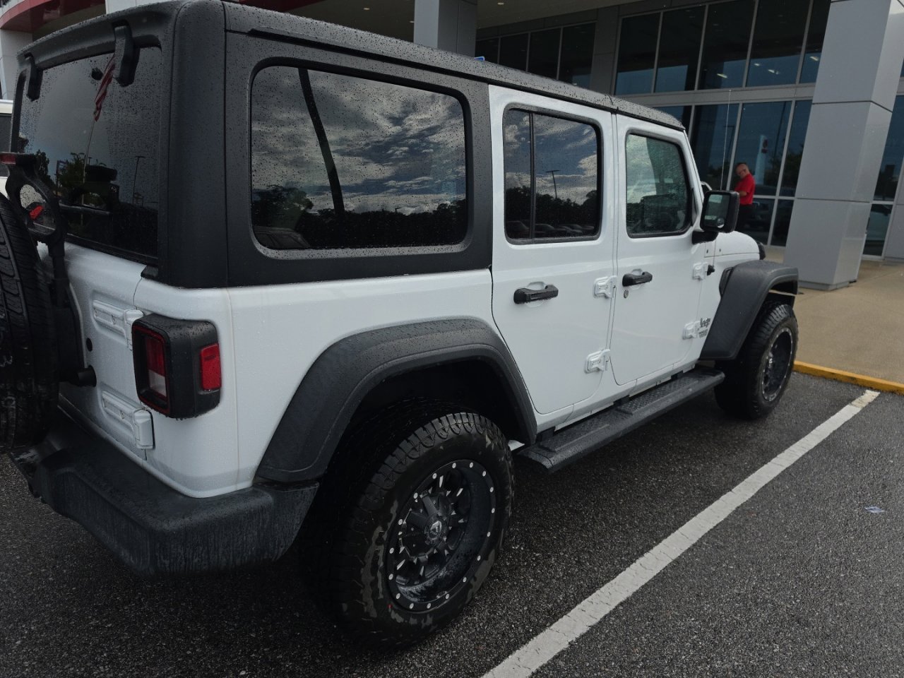 Used 2019 White/off-white Jeep Unlimited Sport S image 3