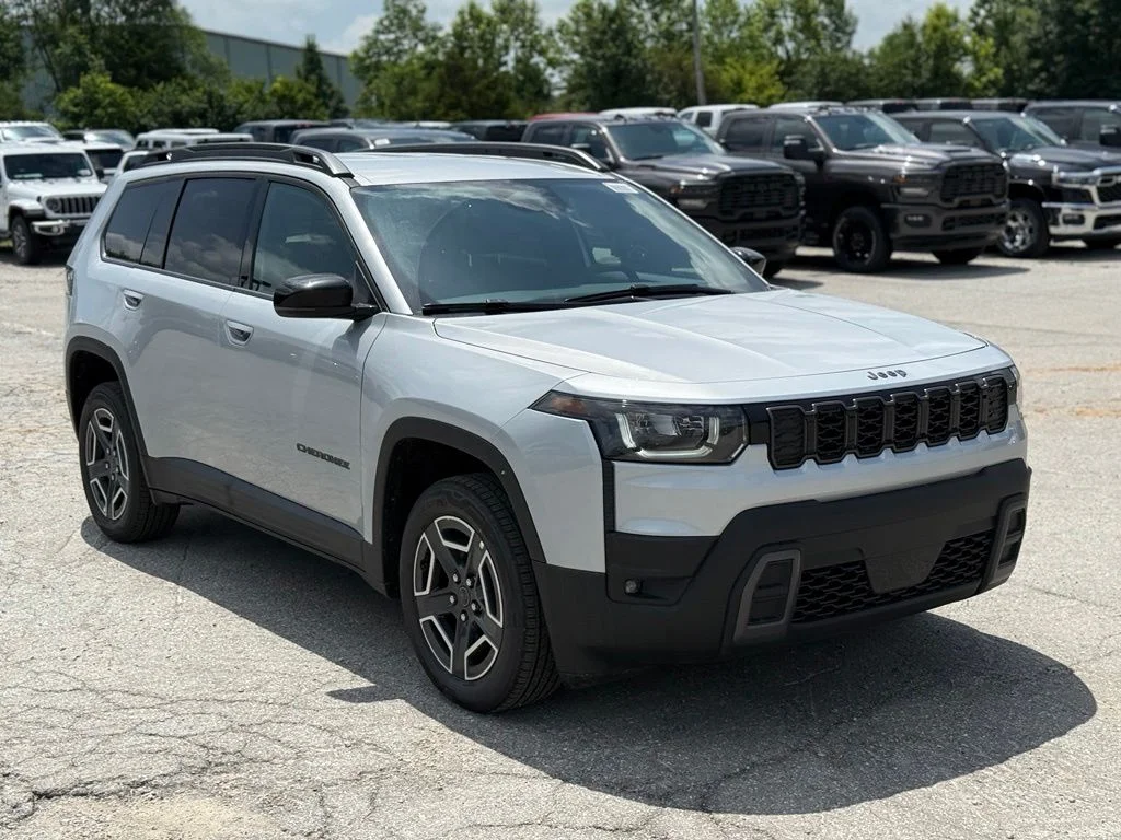 New 2026 Silver Zynith Clearcoat Jeep Limited image 4
