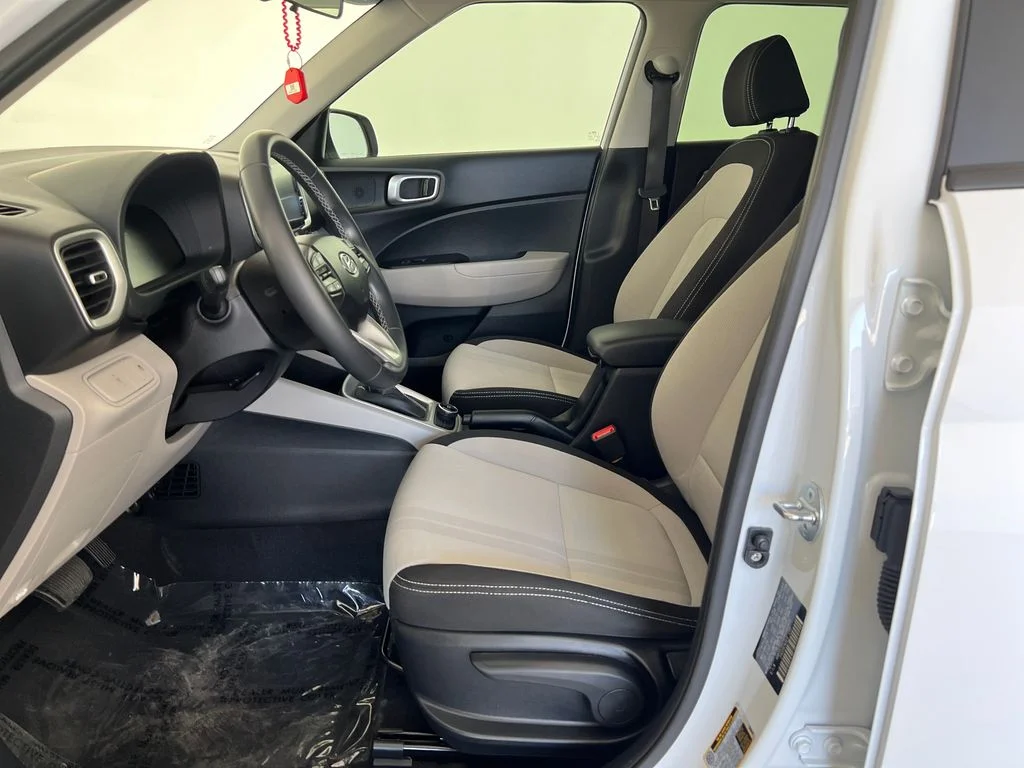 Used 2023 White Hyundai SEL image 11