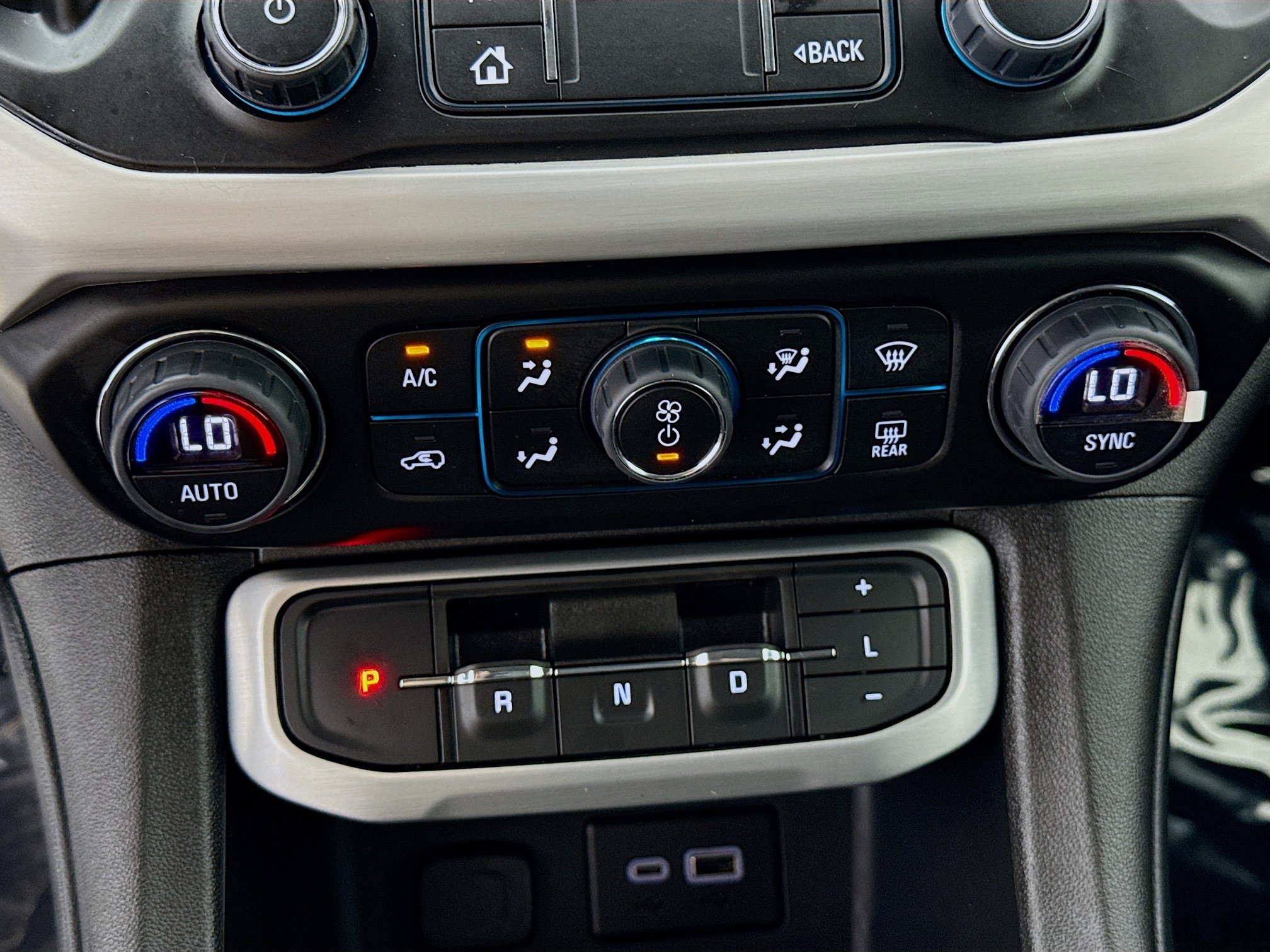 Used 2023 Summit White GMC SLE image 17