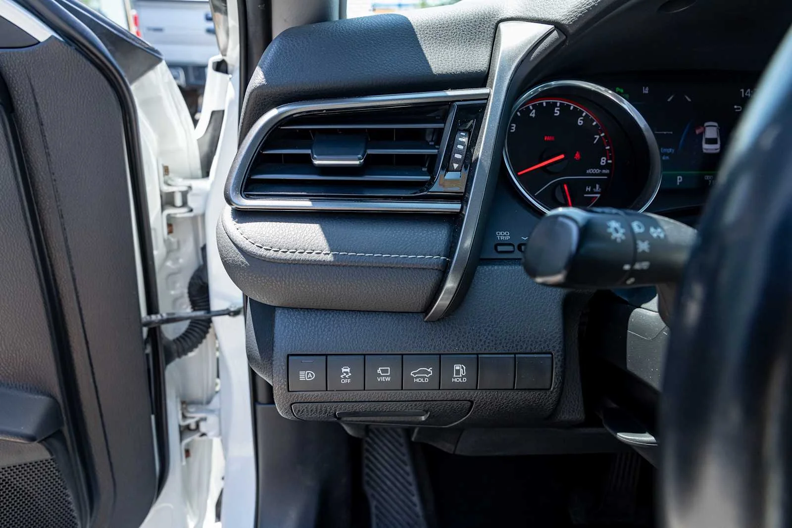 Used 2020 Wind Chill Pearl Toyota XSE V6 image 15
