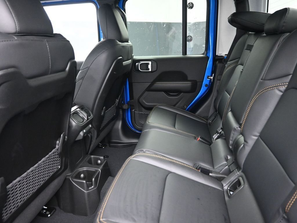 New 2026 Hydro Blue Pearl-Coat Exterior Paint Jeep Sahara image 11
