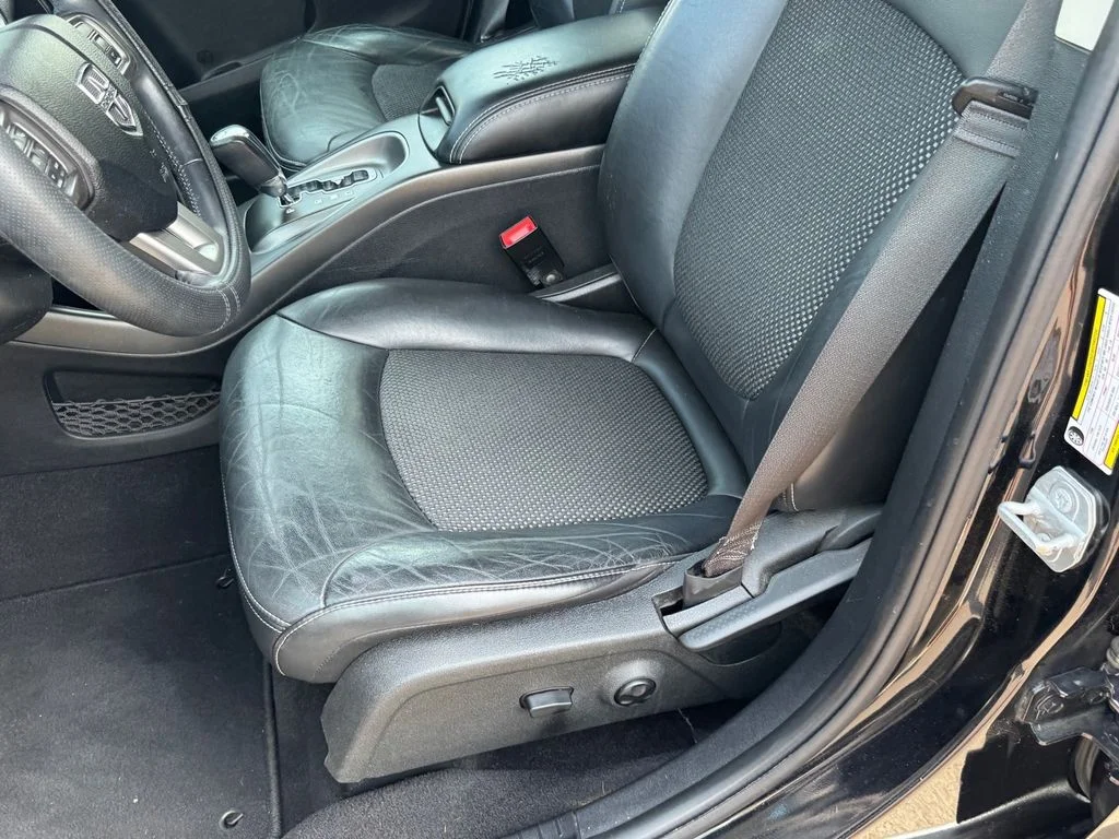 Used 2018 Black Dodge Crossroad image 6