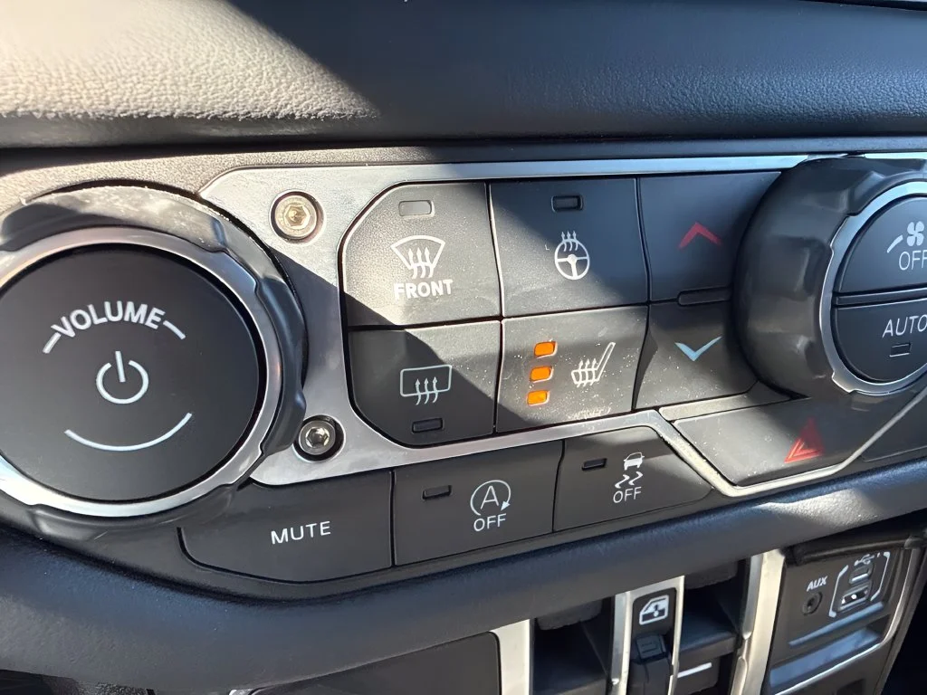 Used 2026 Gray Jeep Sahara image 19