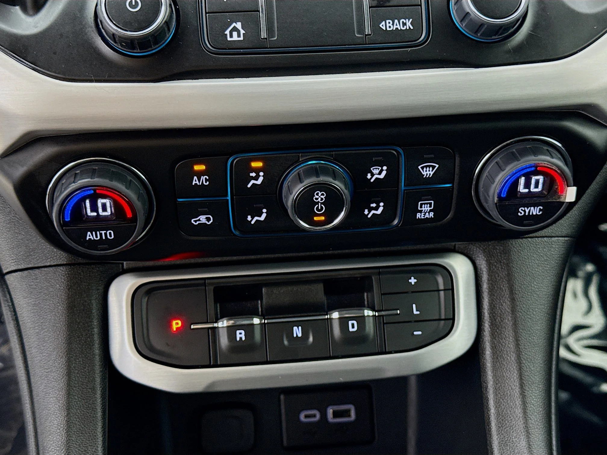 Used 2023 Summit White GMC SLE image 17