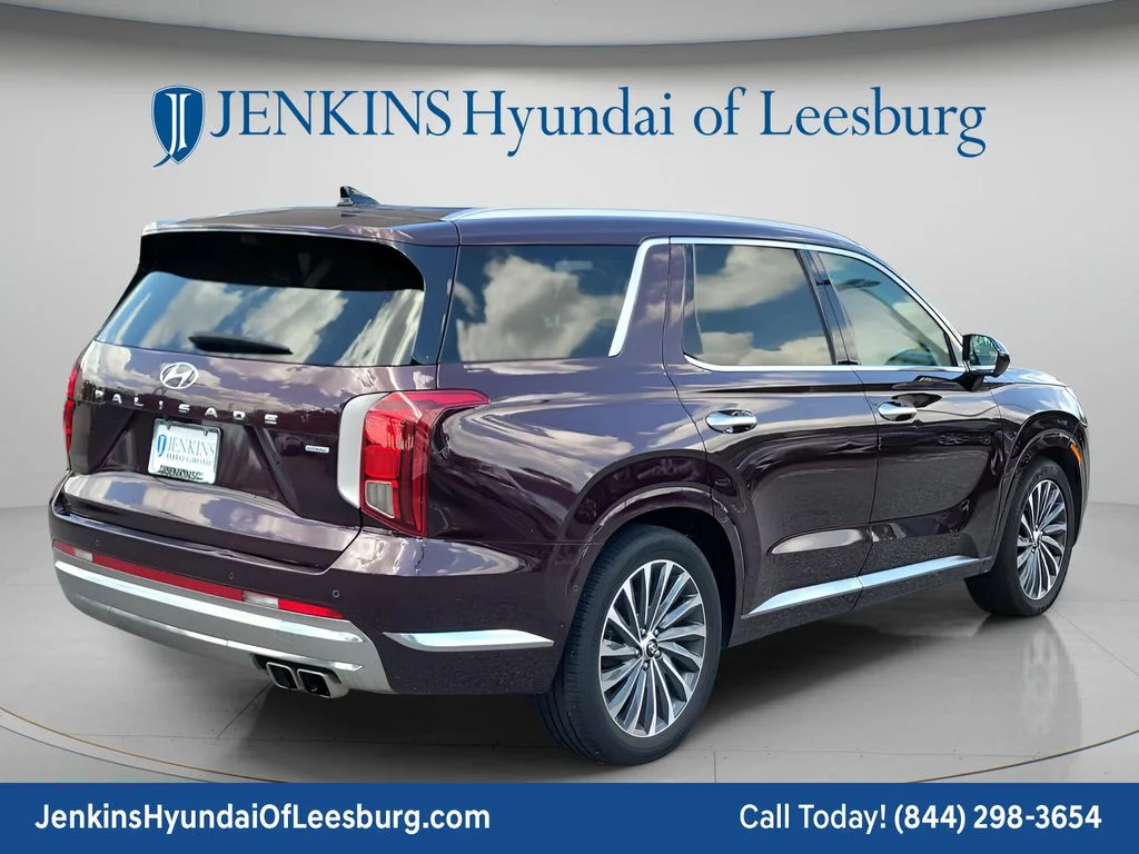 Used 2024 Red Hyundai Calligraphy image 3