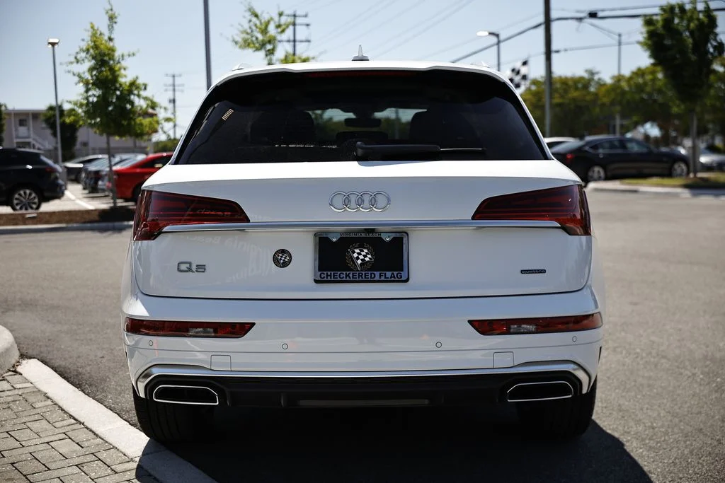 Used 2025 Glacier White Audi 45 S line Premium image 10