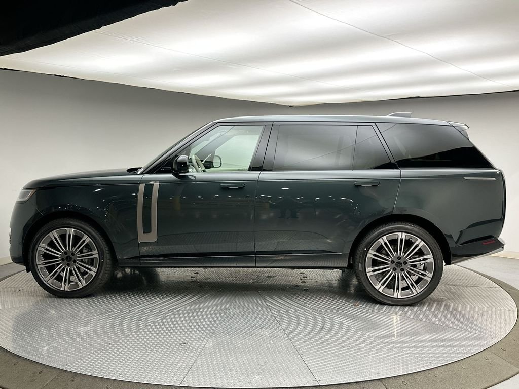 New 2026 Belgravia Green Land Rover SE image 10