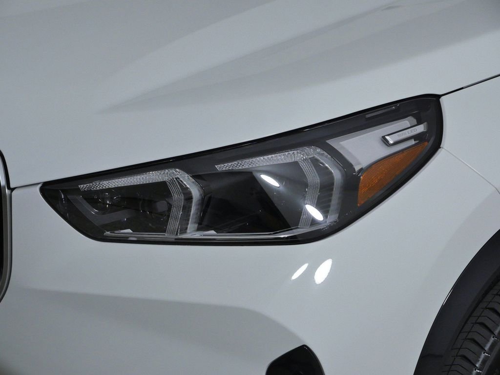 New 2026 Alpine White BMW xDrive28i image 3