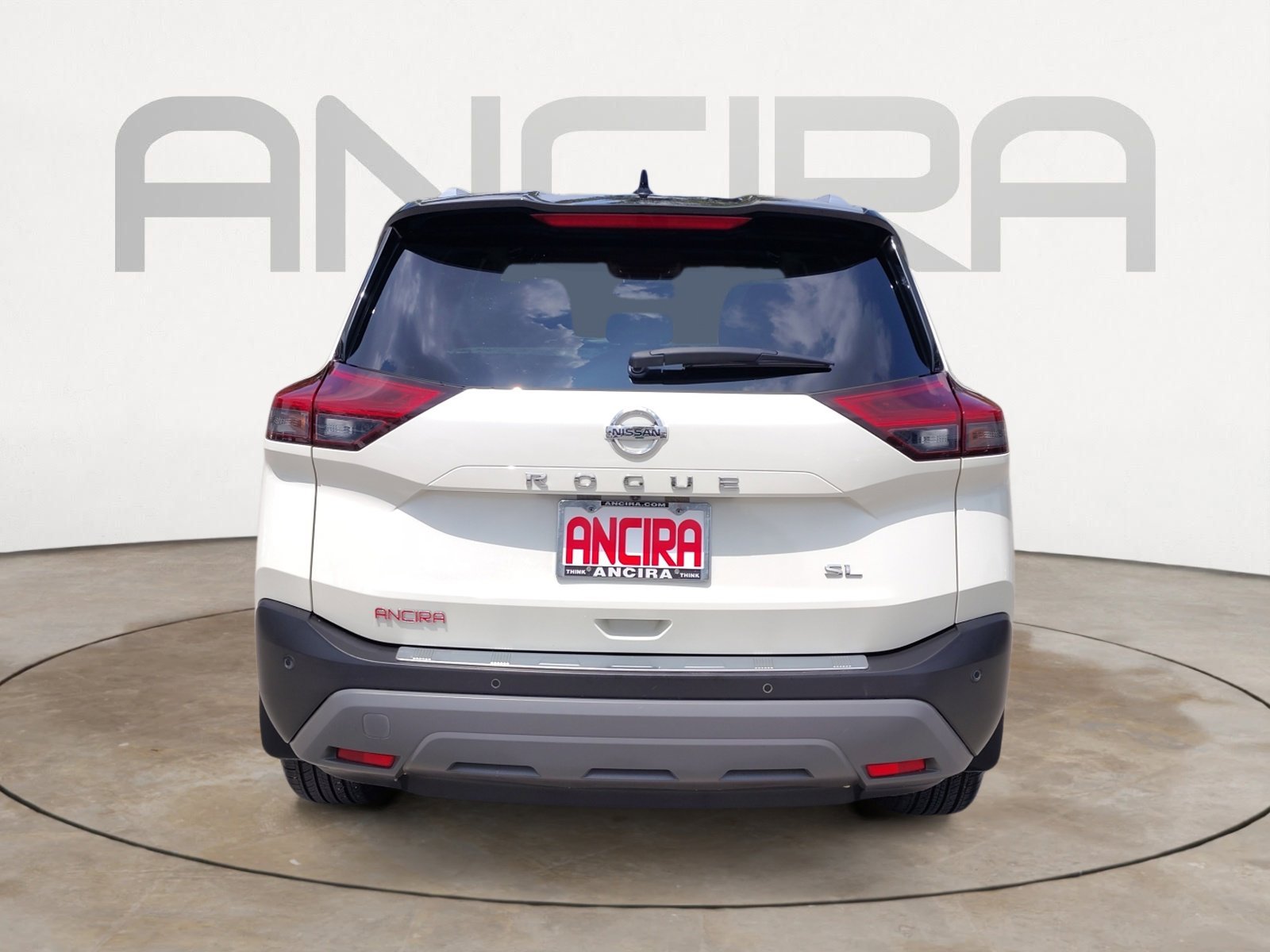 Used 2021 Pearl White Tricoat/Super Black Nissan SL image 12