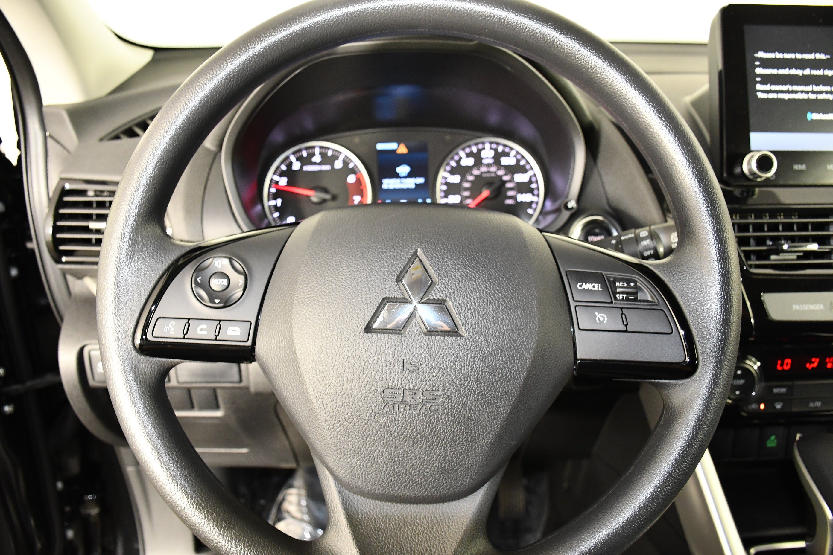 Certified Used 2025 Labrador Black Pearl Mitsubishi LE image 19