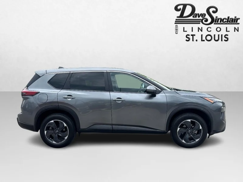 Used 2024 Gray Nissan SV image 2