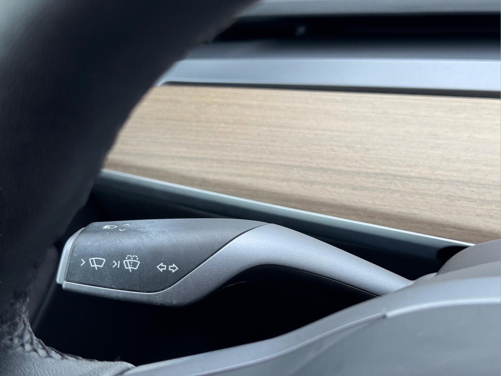 Used 2023  Tesla Base image 17
