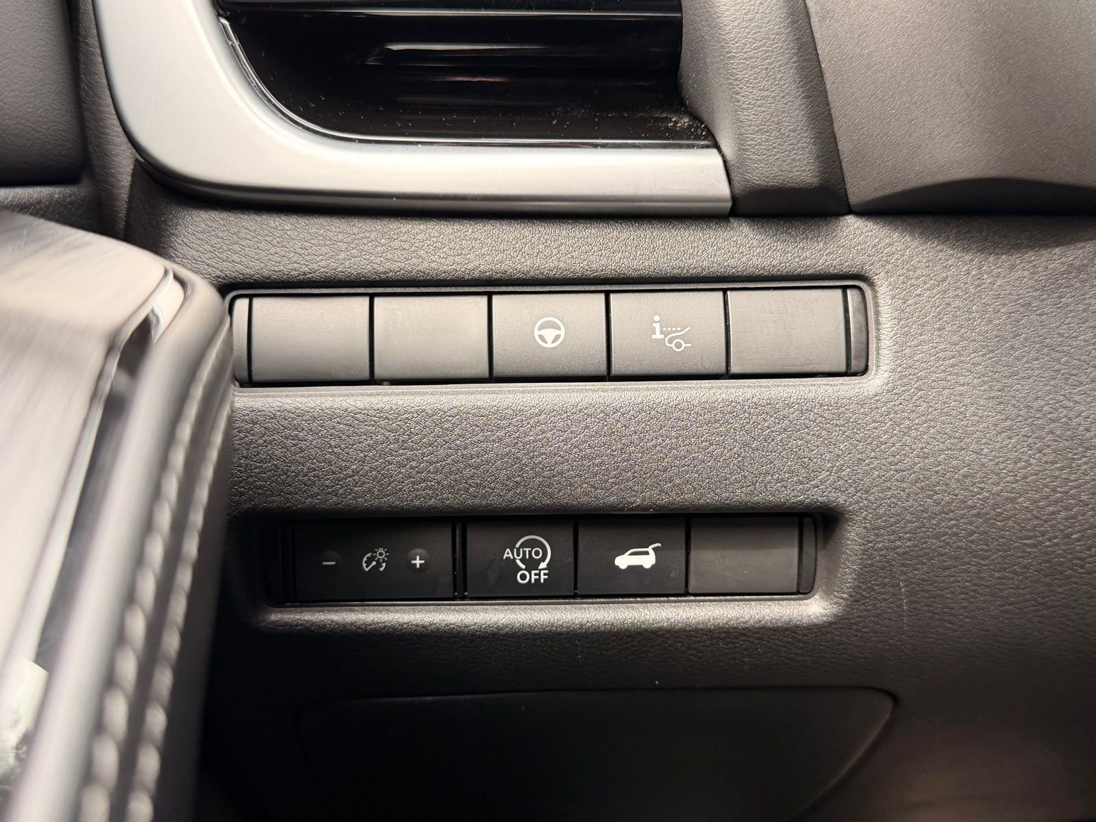 Used 2025 Champagne Silver Metallic Nissan SL image 23