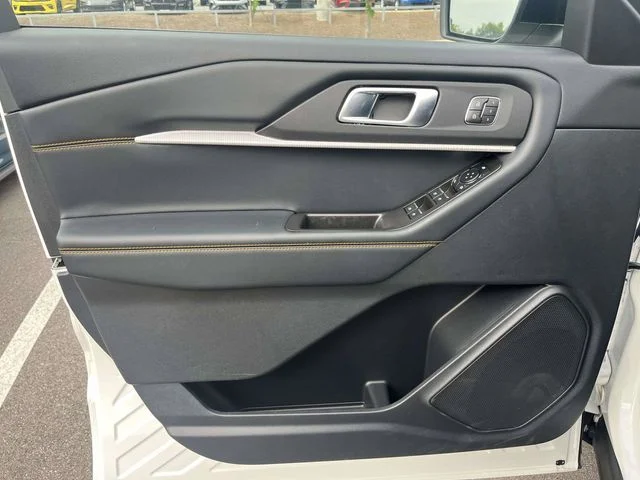 New 2026 Star White Metallic Tri-Coat Ford Tremor image 12