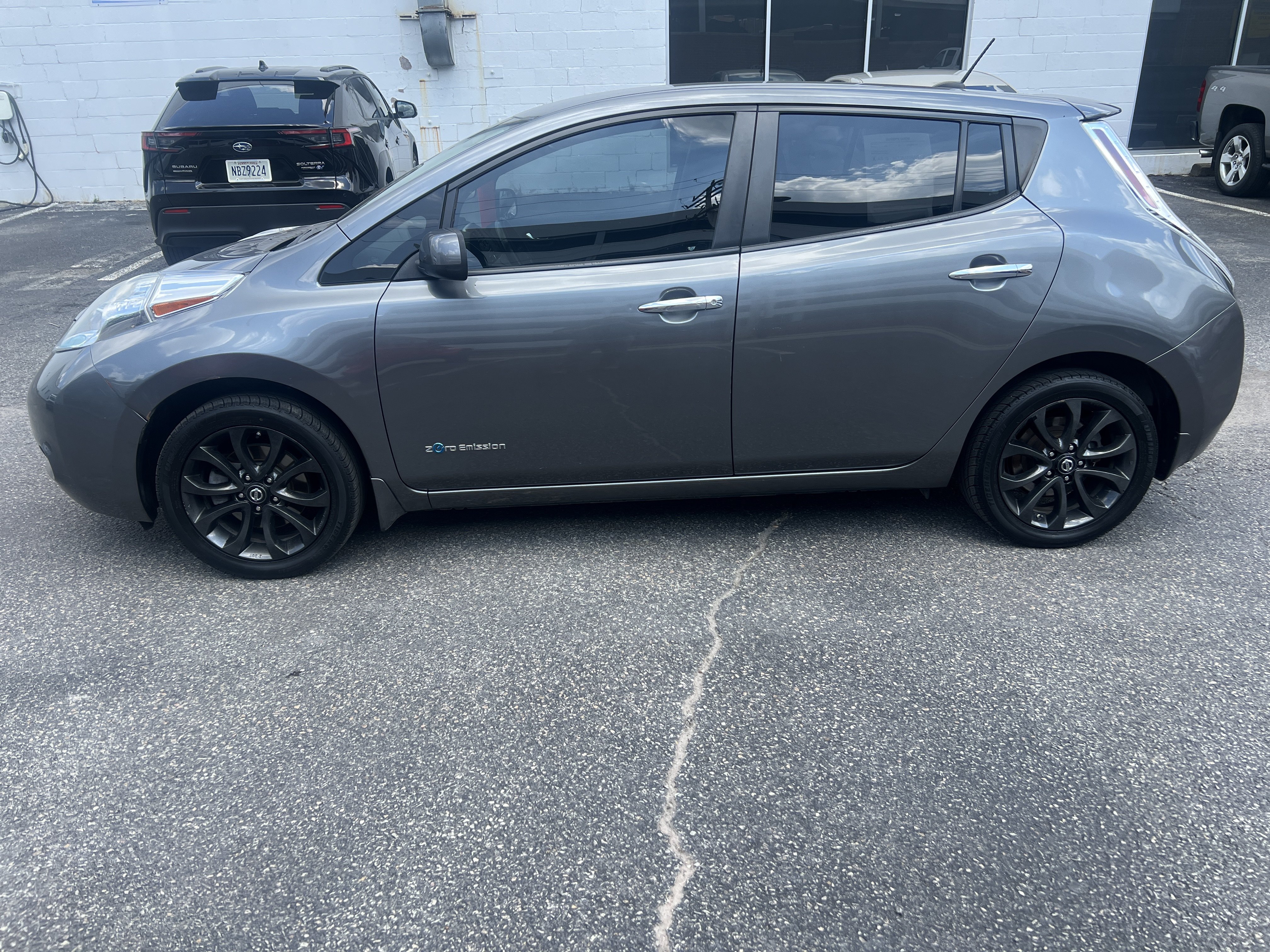 2015 Nissan Leaf S's photo