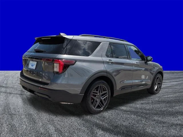 New 2026 Carbonized Gray Metallic Ford ST-Line image 4