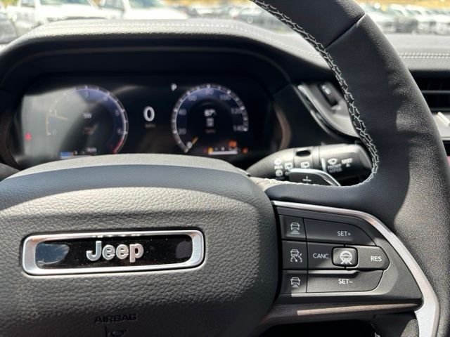 New 2026 Diamond Black Crystal Pearl-Coat Exterior Paint Jeep Limited image 25