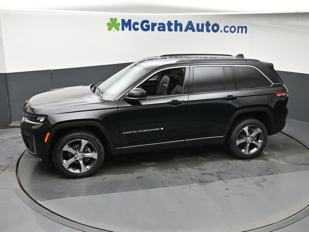 New 2026 Diamond Black Crystal Pearl-Coat Exterior Paint Jeep Limited image 22