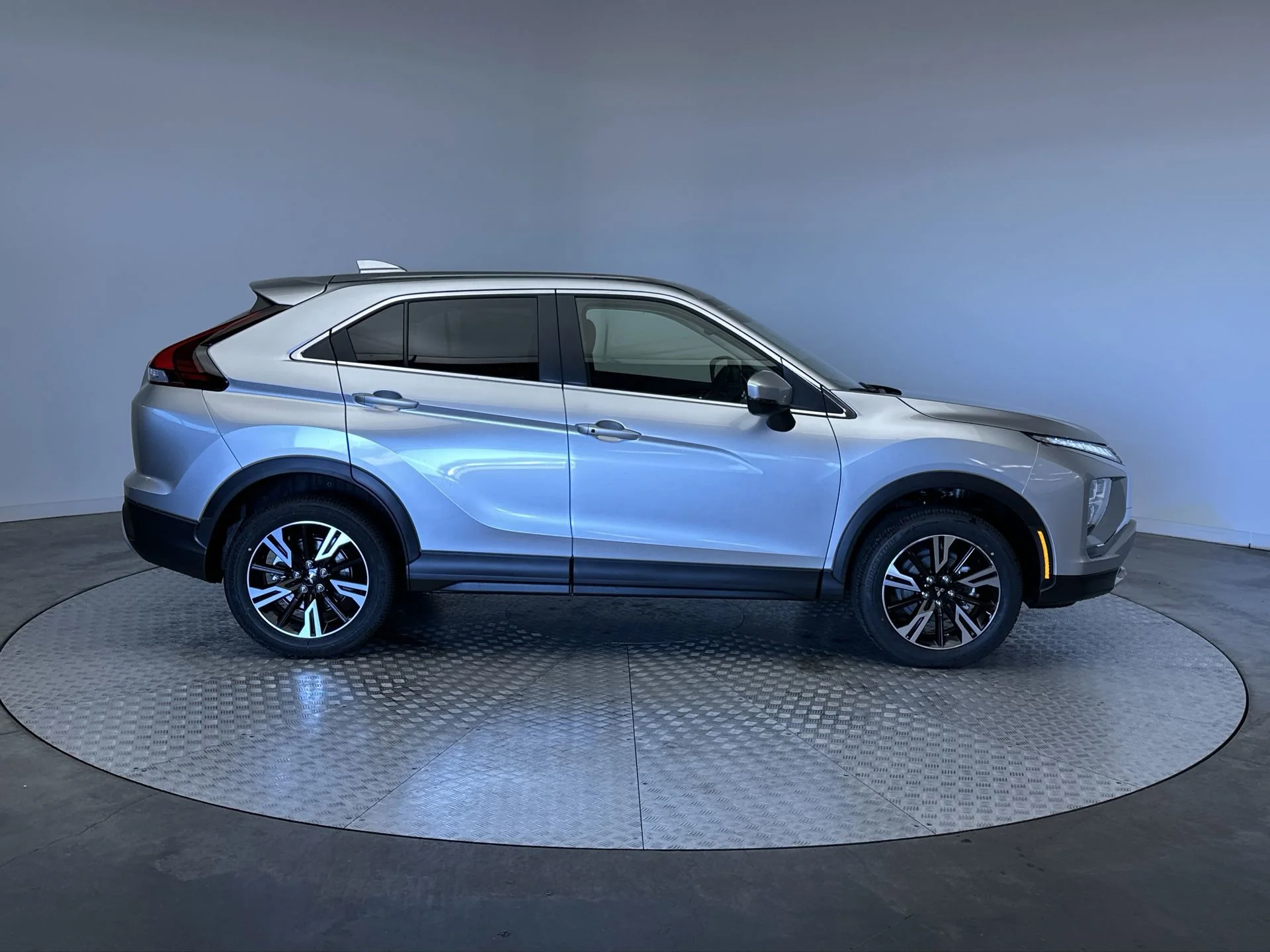 New 2026 Alloy Silver Metallic Mitsubishi SE image 10