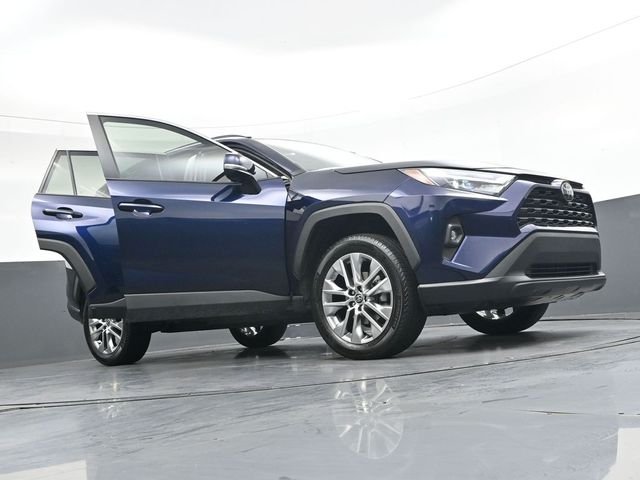 Used 2024  Toyota XLE Premium image 43