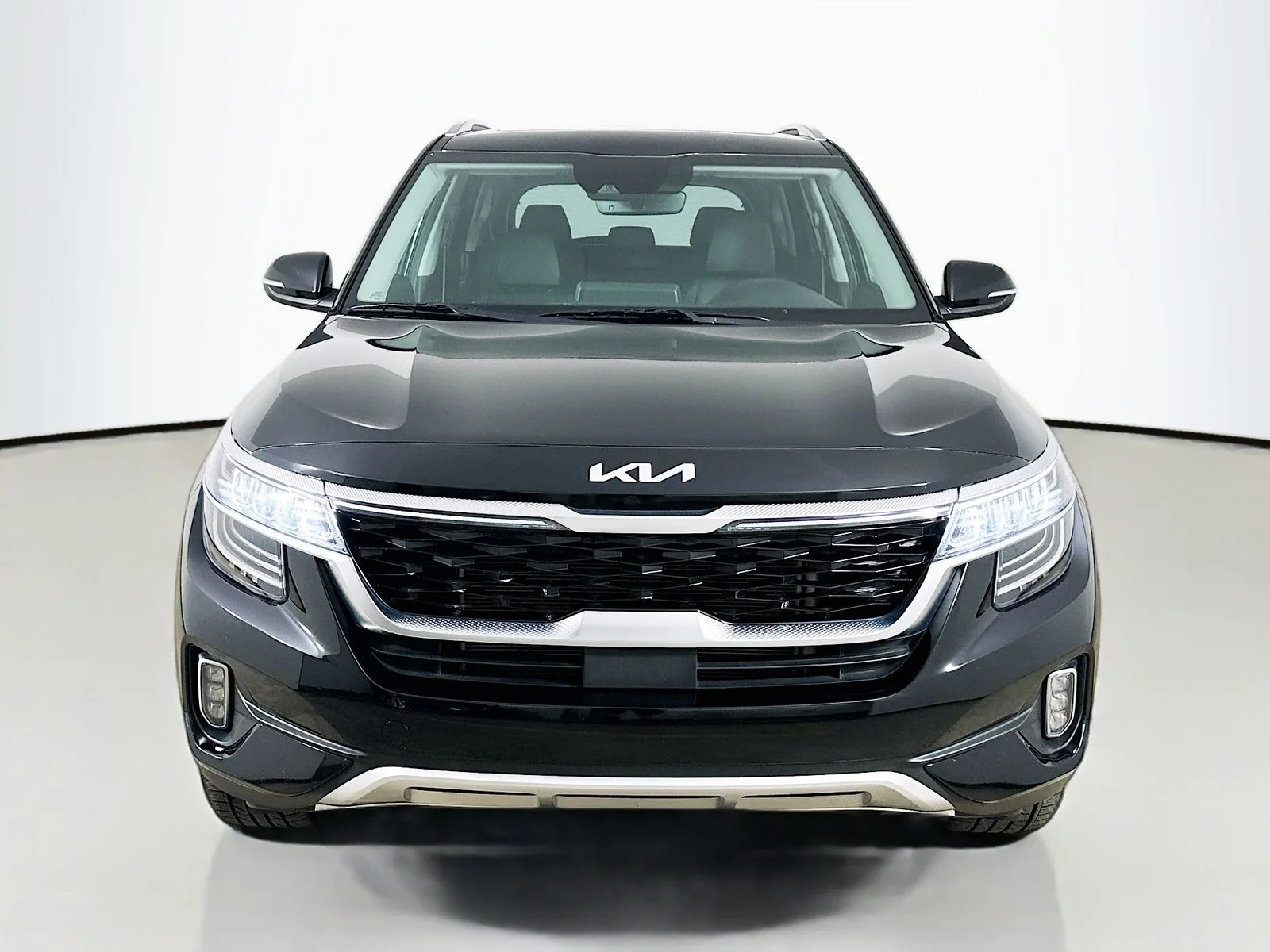 Used 2023 Black Kia  image 2
