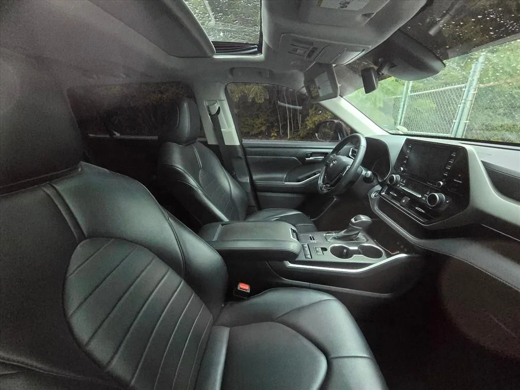 Used 2021 Red Toyota XLE image 7