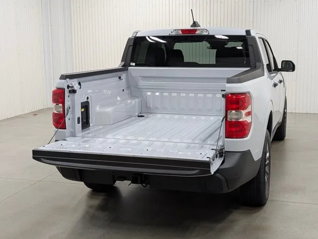 New 2026 Space White Metallic Ford XLT image 46