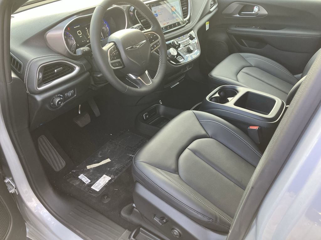 2026 Chrysler Pacifica Select - Photo 26