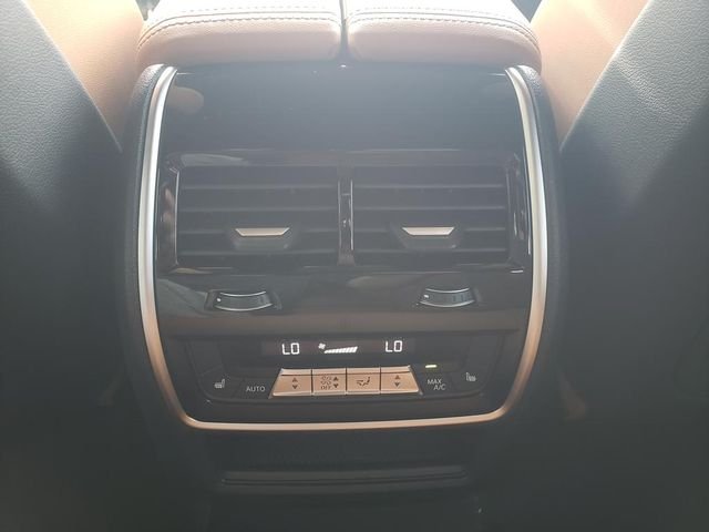 New 2026 Manhattan Green Metallic BMW xDrive40i image 15