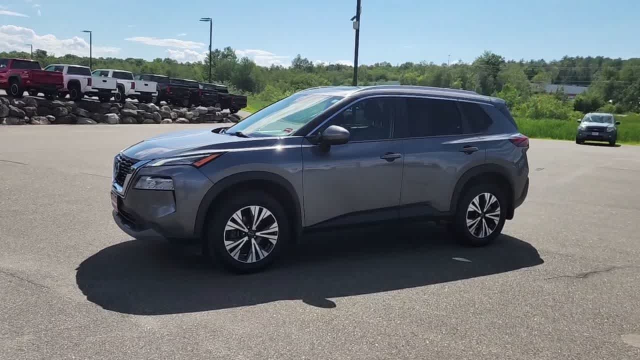Used 2022 Gun Metallic Nissan SV image 5