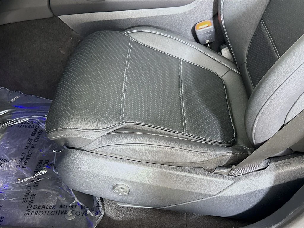 Used 2025 Black Mercedes-Benz GLC 350e image 19