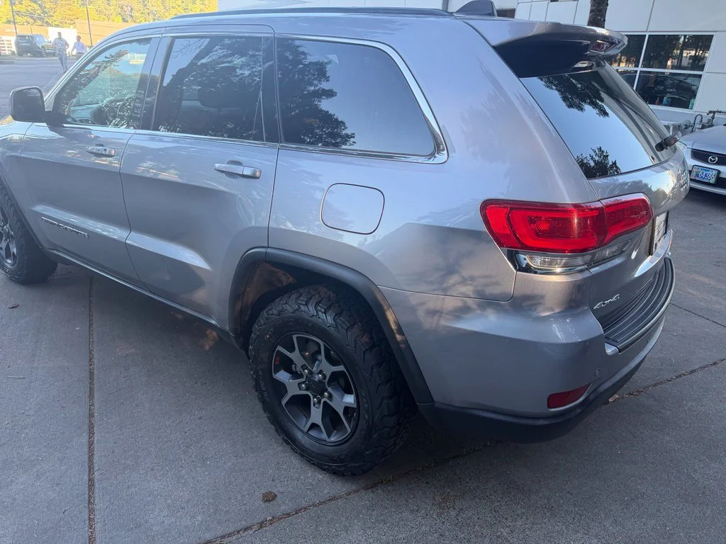 Used 2017 Billet Silver Metallic Jeep Laredo image 6