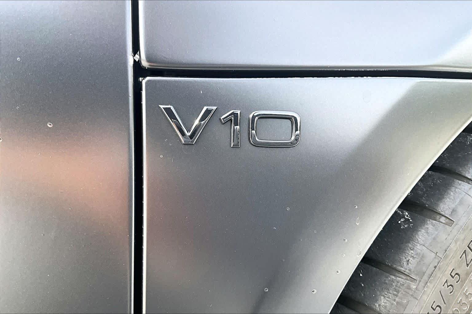 Used 2011 Phantom Black Pearl Audi 5.2L image 9