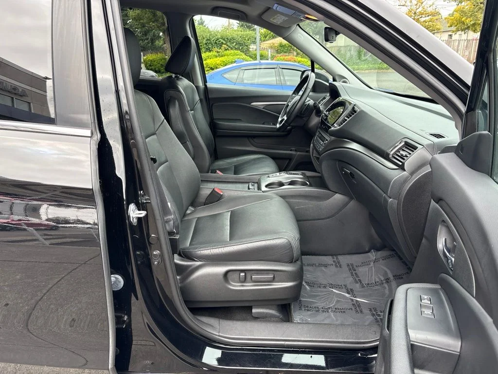 Used 2021 Black Honda EX-L image 23
