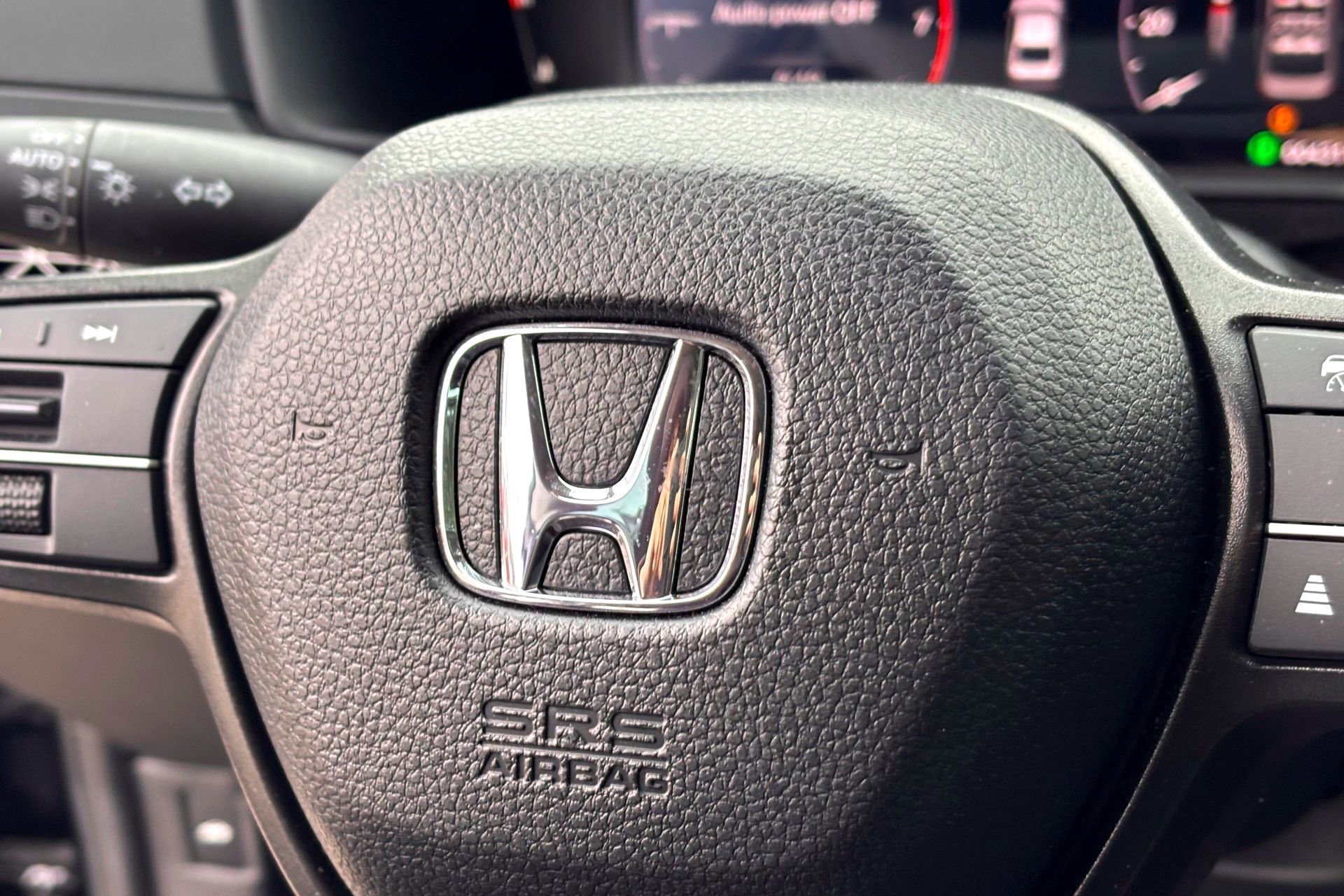 Used 2025 Black Honda SE image 18