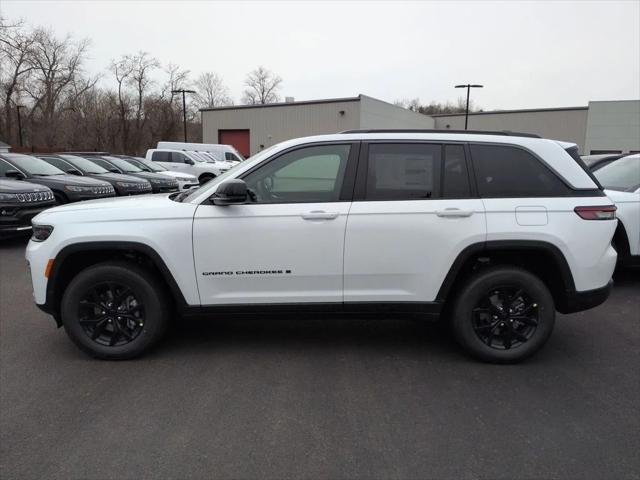 New 2026 Bright White Clear-Coat Exterior Paint Jeep Altitude image 5