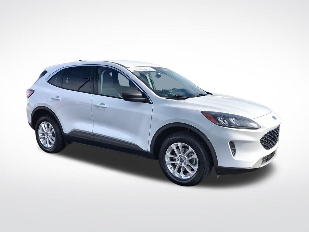 Used 2022 White Ford SE image 3