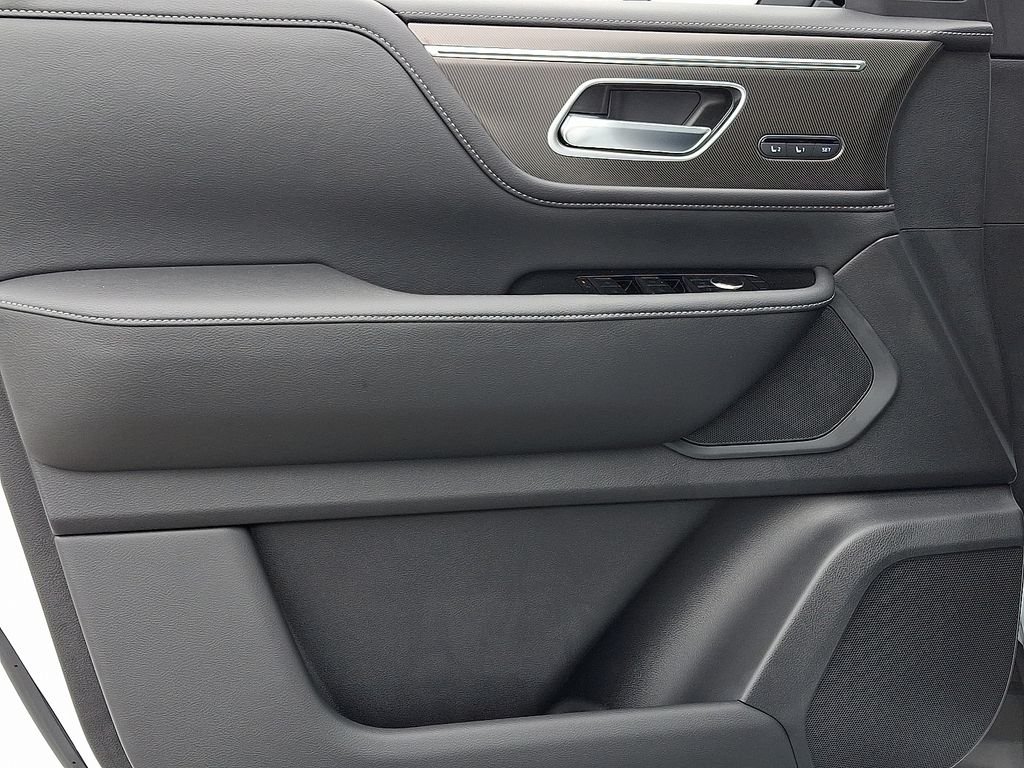 New 2026 RADIANT WHITE INFINITI Pure 4WD image 9