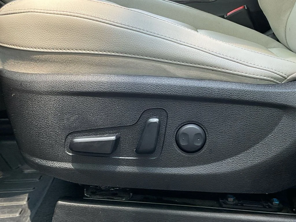 Used 2023 Black Kia EX image 35