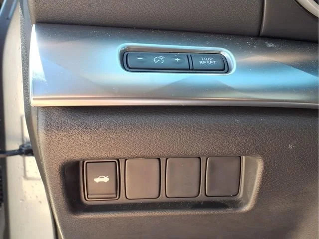 Used 2022 Gray Nissan SV Xtronic CVT image 15