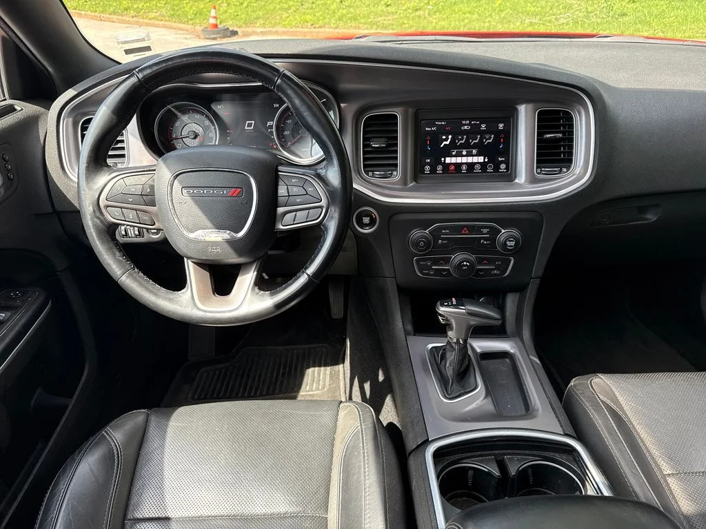 Used 2020 Orange Dodge SXT image 21