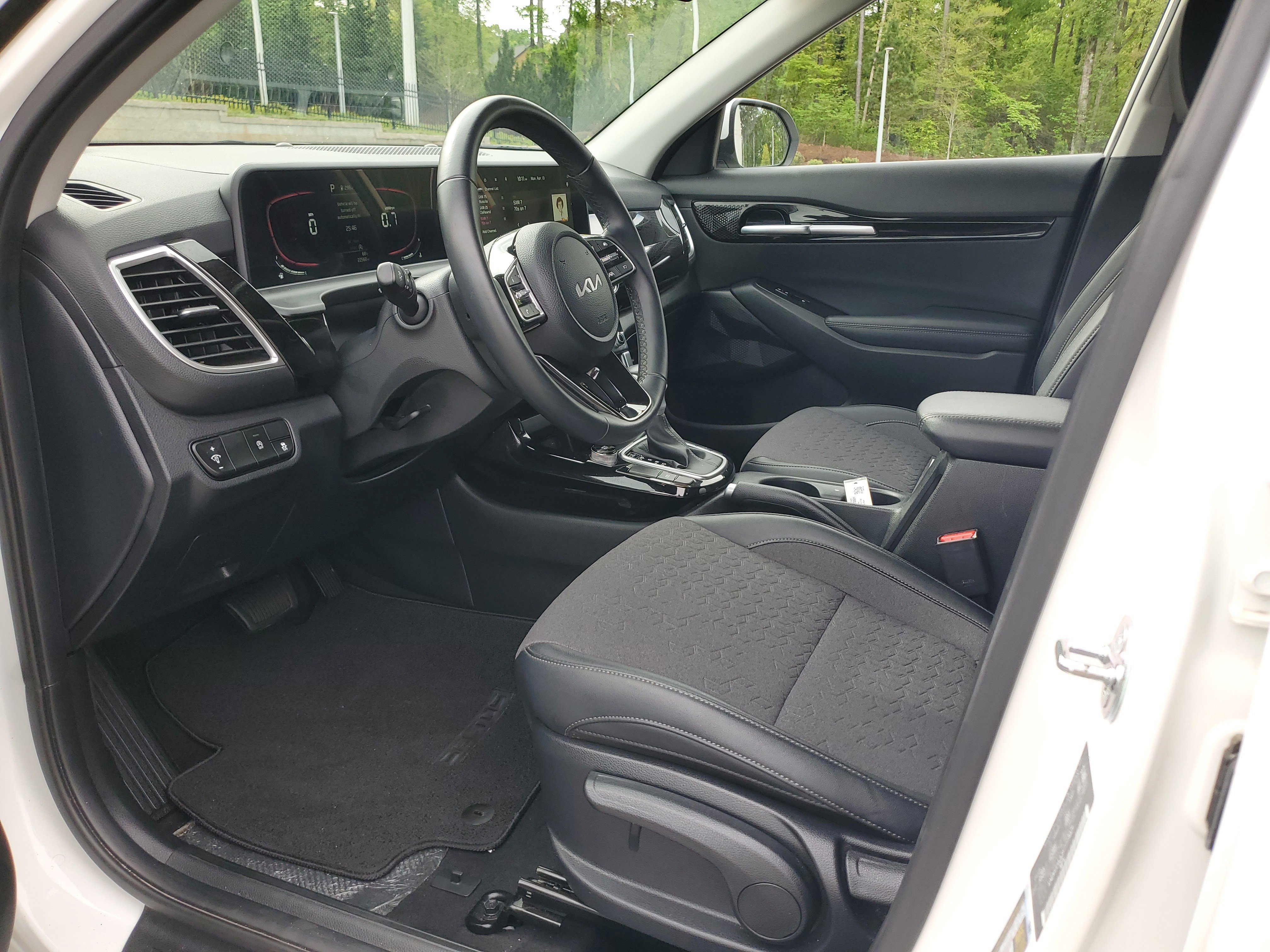 Used 2025 White Kia S image 15