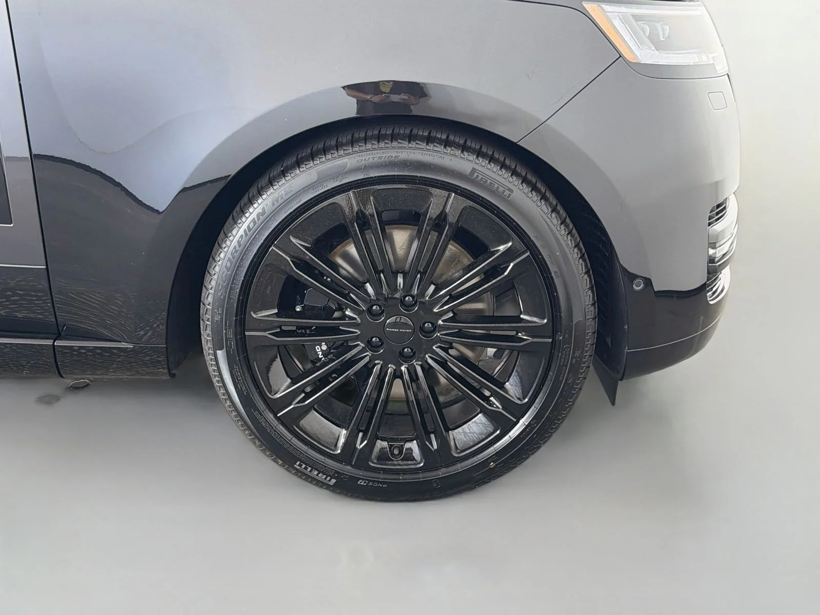 New 2026 Santorini Black Land Rover SE image 35