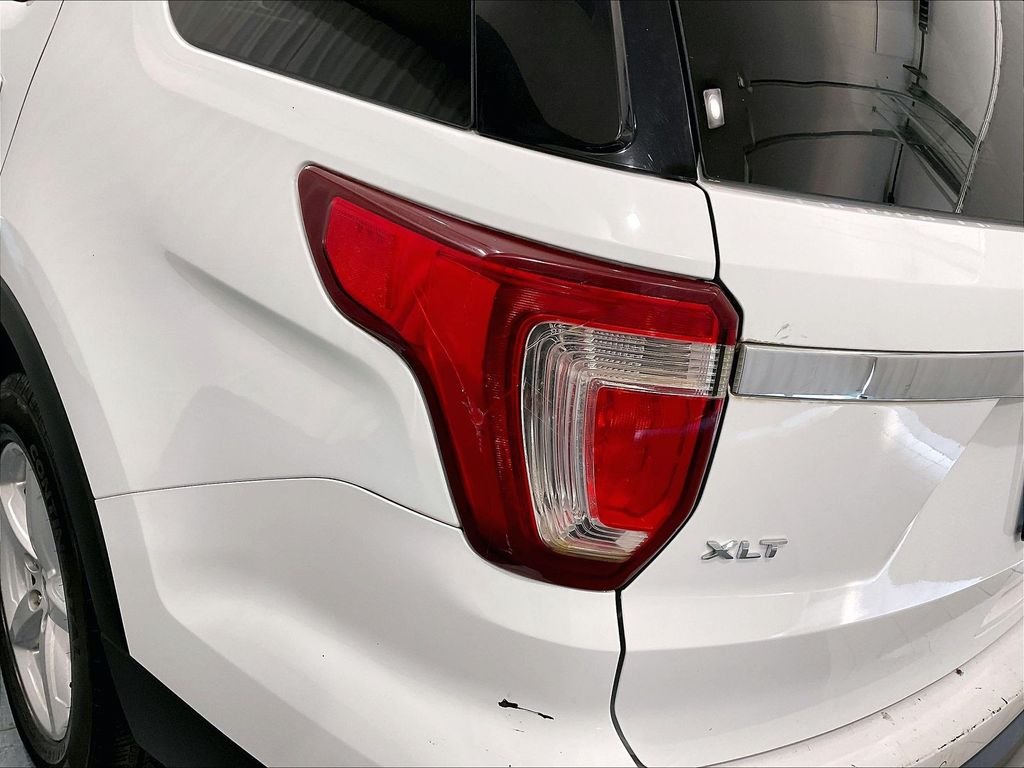 Used 2016 Oxford White Ford XLT image 33