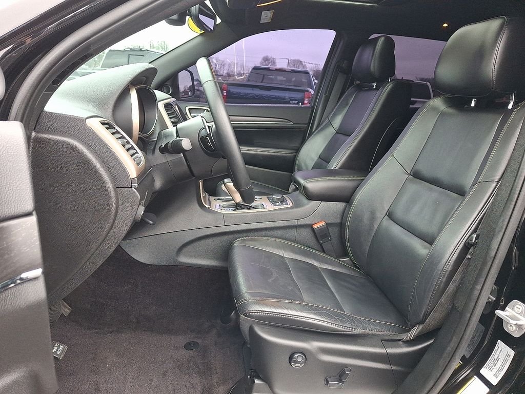 Used 2017 Diamond Black Crystal Pearlcoat Jeep Limited image 14