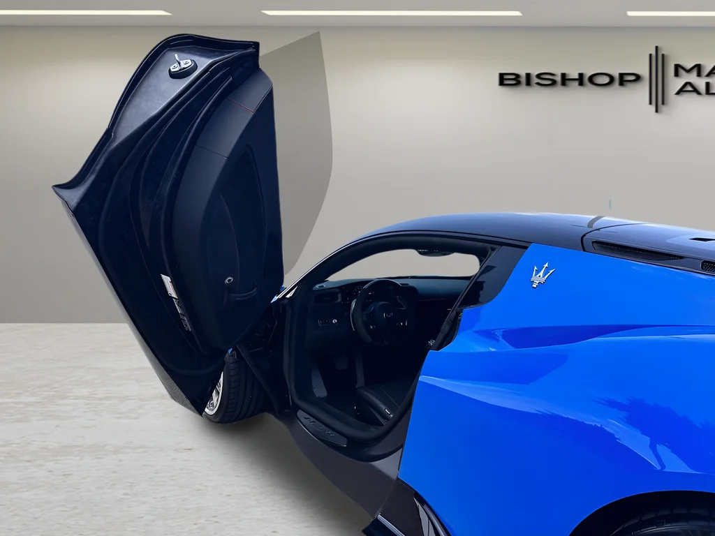 Used 2022 Blue Maserati Base image 28
